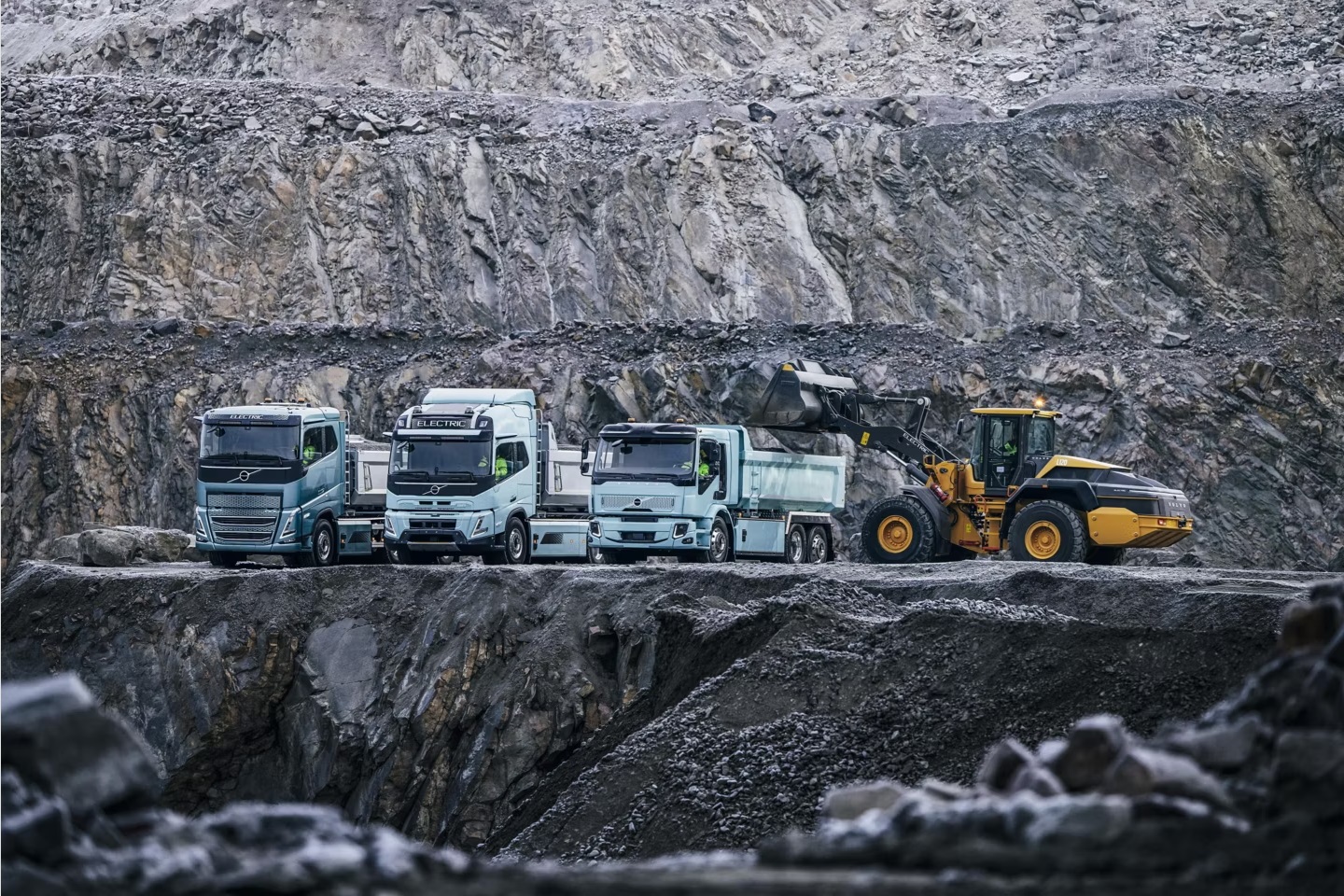 Read more about the article Volvo Trucks na targach Bauma: nowe ciężarówki i technologie wspierające drogę do zerowej emisji