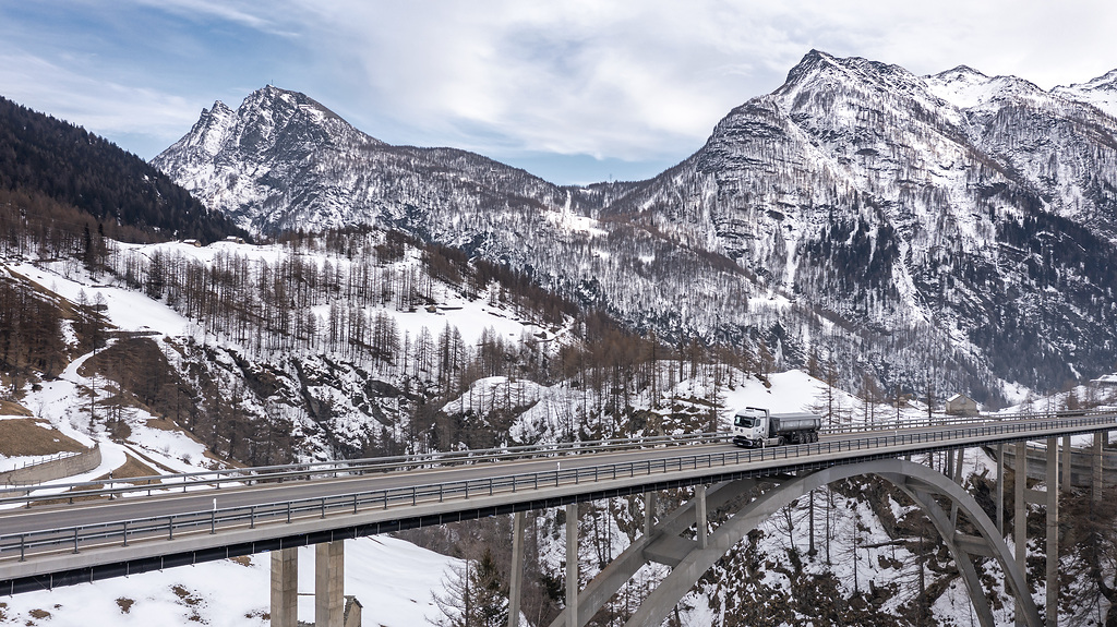 Wintererprobung Mercedes-Benz GenH2 Truck in der Schweiz
Winter Testing Mercedes-Benz GenH2 Truck in Switzerland