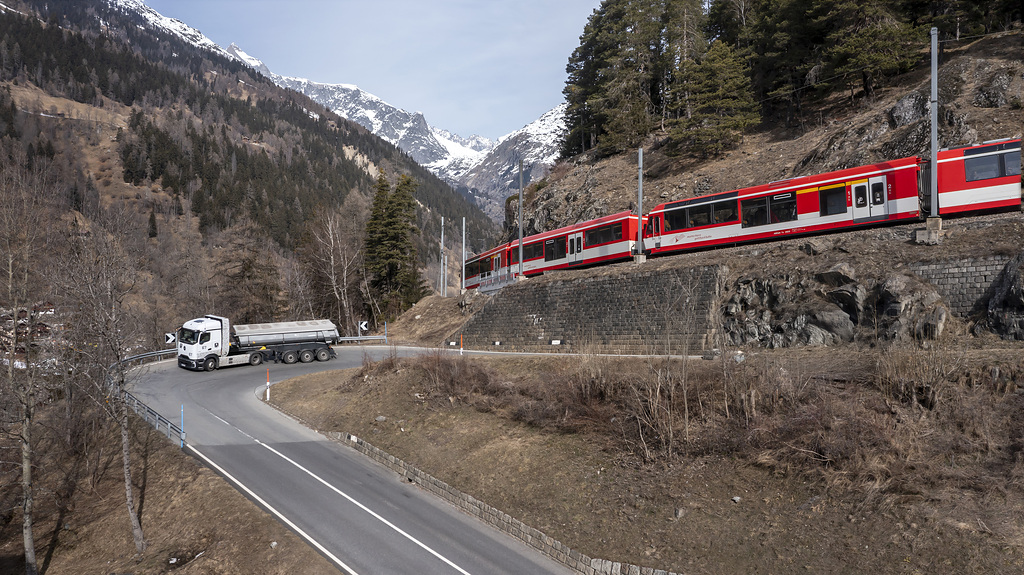 Wintererprobung Mercedes-Benz GenH2 Truck in der Schweiz
Winter Testing Mercedes-Benz GenH2 Truck in Switzerland