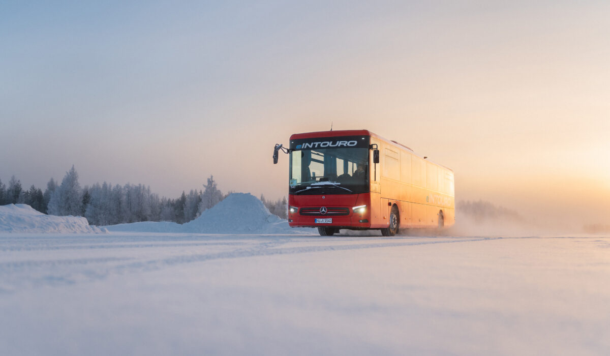 Neuer eIntouro trotzt erfolgreich Kälte, Eis und Schnee: Daimler Buses testet elektrischen Überlandbus in Finnland

The new eIntouro successfully defies cold, ice and snow: Daimler Buses tests electric intercity bus in Finland