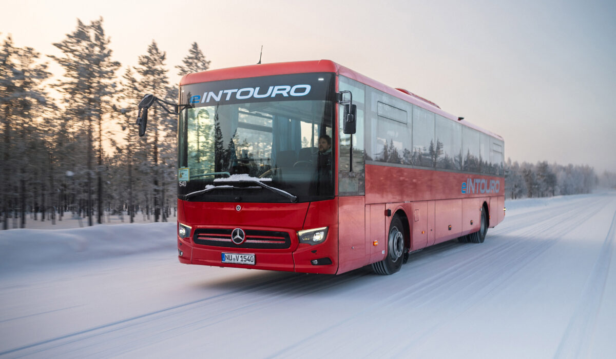 Neuer eIntouro trotzt erfolgreich Kälte, Eis und Schnee: Daimler Buses testet elektrischen Überlandbus in Finnland

The new eIntouro successfully defies cold, ice and snow: Daimler Buses tests electric intercity bus in Finland