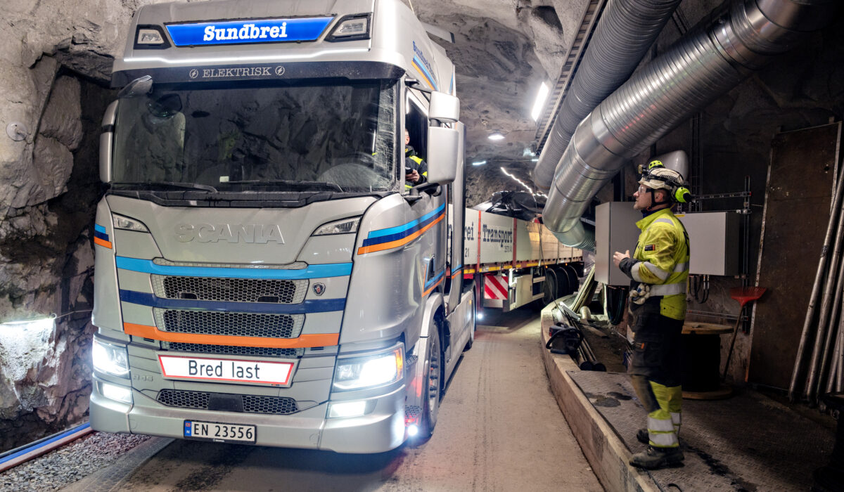 Sundbrei Transport kjører et løpehjul som skal brukes i en kraftstasjon pp Leira med elektrisk lastebil. Dette er første transporten til kraftindustrien i Norge som skjer med elektrisk lastebil.