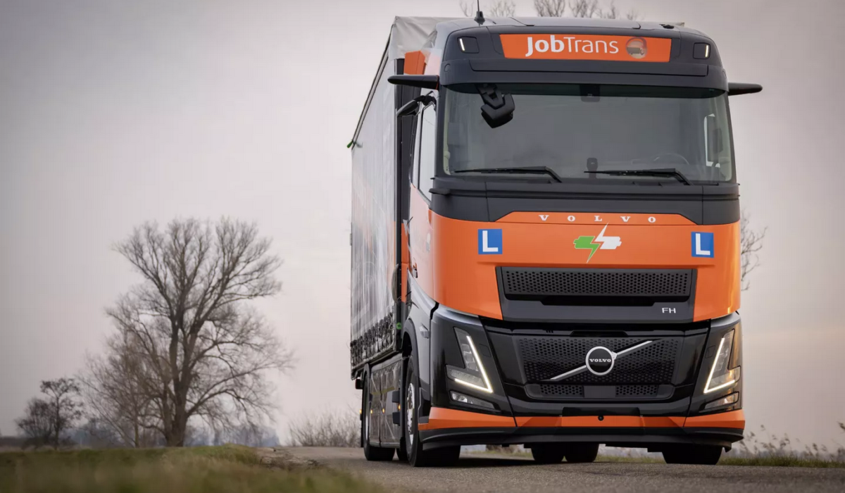 Screenshot 2025-03-04 at 12-08-16 volvo-fh-aero-electric-jobtrans-3 (obraz WEBP 1440×960 pikseli) — Skala (76%)