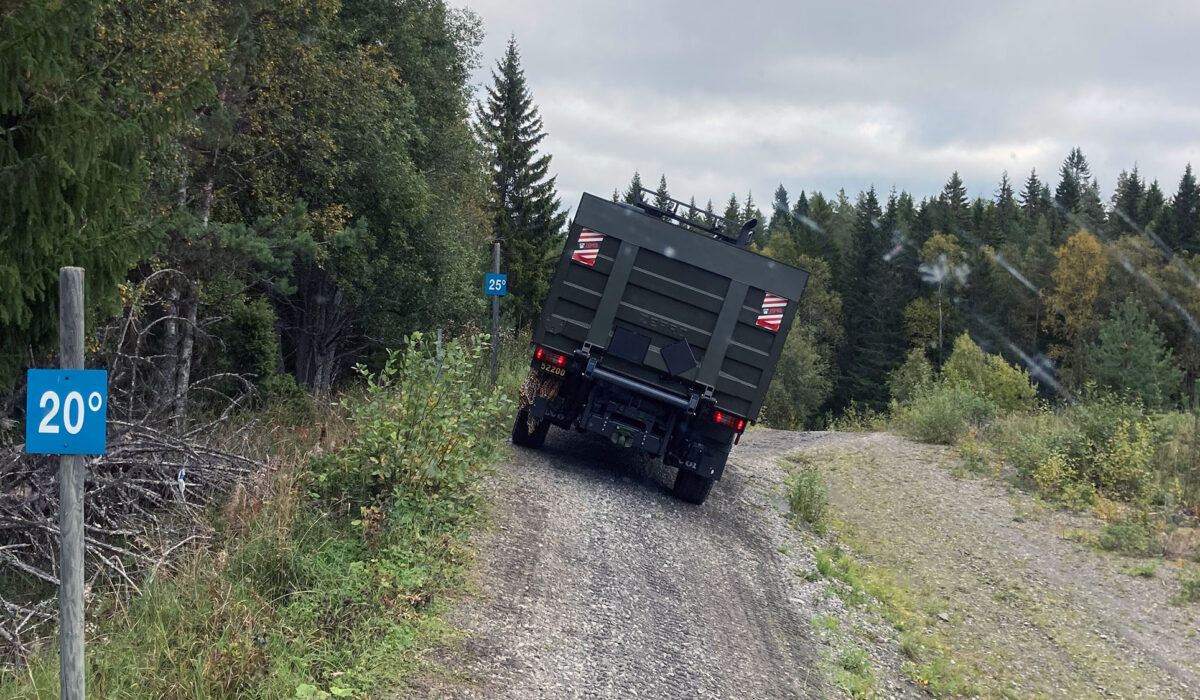 lastbil_flb6_4x4_25_graders_lutning