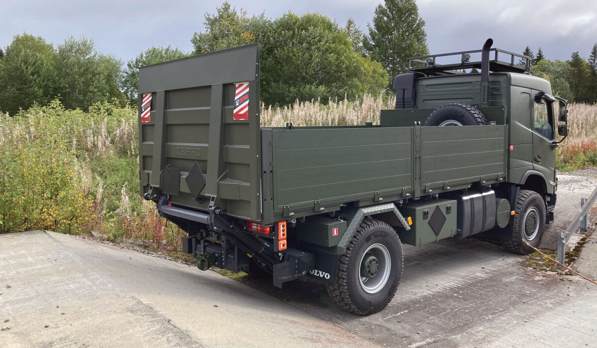 lastbil_flb6_4x4_nere_i_grav