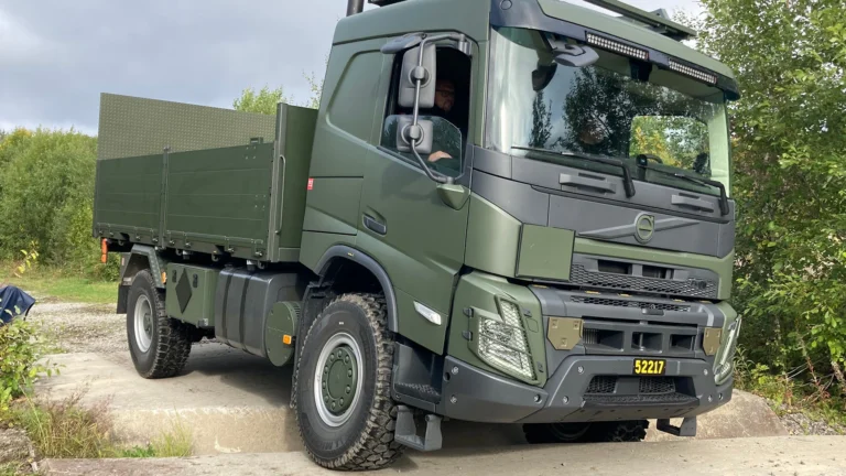 Read more about the article Dostawy ciężarówek Volvo i Scania dla szwedzkich sił zbrojnych w latrach 2022-2023