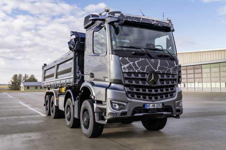 Read more about the article Ściśle limitowana seria: Mercedes-Benz Arocs Extent