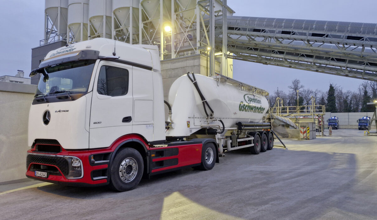 Mercedes-Benz Trucks elektrifiziert: Spedition Gschwander startet mit vier eActros 600 in die Elektromobilität
Mercedes-Benz Trucks electrifies: Spedition Gschwander starts going electric with four eActros 600