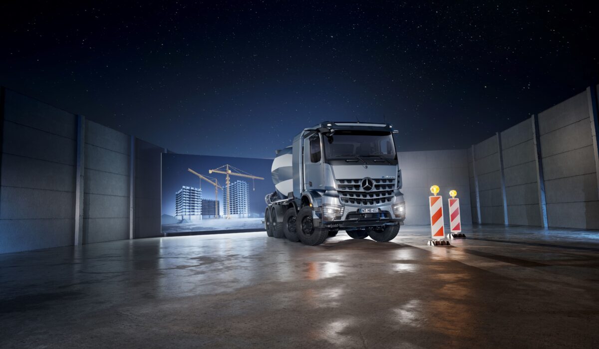 Robust, kraftvoll – und nun auch vollelektrisch: Mercedes-Benz Trucks präsentiert auf der bauma 2025 den neuen eArocs 400/Robust, powerful – and now also all-electric: Mercedes-Benz Trucks presents the new eArocs 400 at bauma 2025
Robust, kraftvoll – und nun auch vollelektrisch: Mercedes-Benz Trucks präsentiert auf der bauma 2025 den neuen eArocs 400/Robust, powerful – and now also all-electric: Mercedes-Benz Trucks presents the new eArocs 400 at bauma 2025
