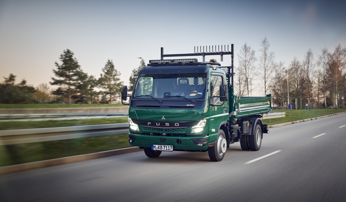 FUSO Next Generation eCanter 7C18e 7,49 t alsMeiller Trigenius Dreiseitenkipper_bauma 2025/FUSO Next Generation eCanter 7C18e 7.49 t as a Meiller Trigenius three-way tipper at bauma 2025
FUSO Next Generation eCanter 7C18e 7,49 t alsMeiller Trigenius Dreiseitenkipper_bauma 2025/FUSO Next Generation eCanter 7C18e 7.49 t as a Meiller Trigenius three-way tipper at bauma 2025