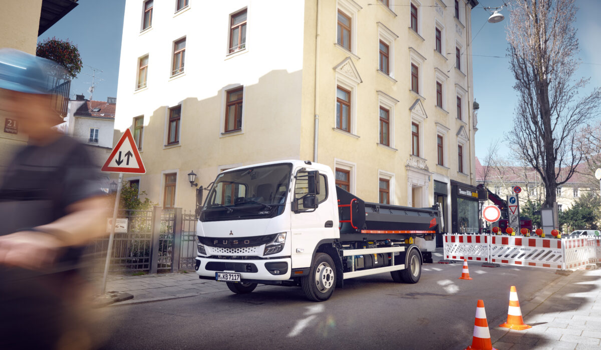 FUSO Canter 9C18, 8,55 t, mit Palfinger Abrollkipper/FUSO Canter 9C18 with Palfinger roll-off tipper
FUSO Canter 9C18, 8,55 t, mit Palfinger Abrollkipper/FUSO Canter 9C18 with Palfinger roll-off tipper
