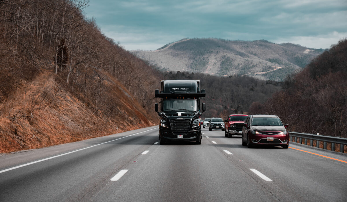 Autonomes Fahren: Daimler Truck und Torc setzten „Autonomous-Ready“-Version des neuen Freightliner Cascadia  auf neuer Testroute in Texas ein 

Autonomous Driving: Daimler Truck deploys autonomous-ready version of new fifth Generation Freightliner Cascadia with Torc on new Texas test lane
