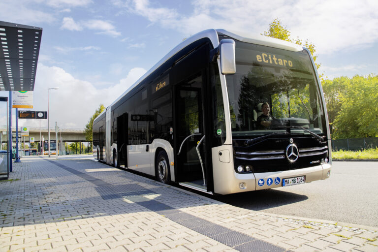 Read more about the article Daimler Buses zamierza wspierać wzrost dzięki e-usługom