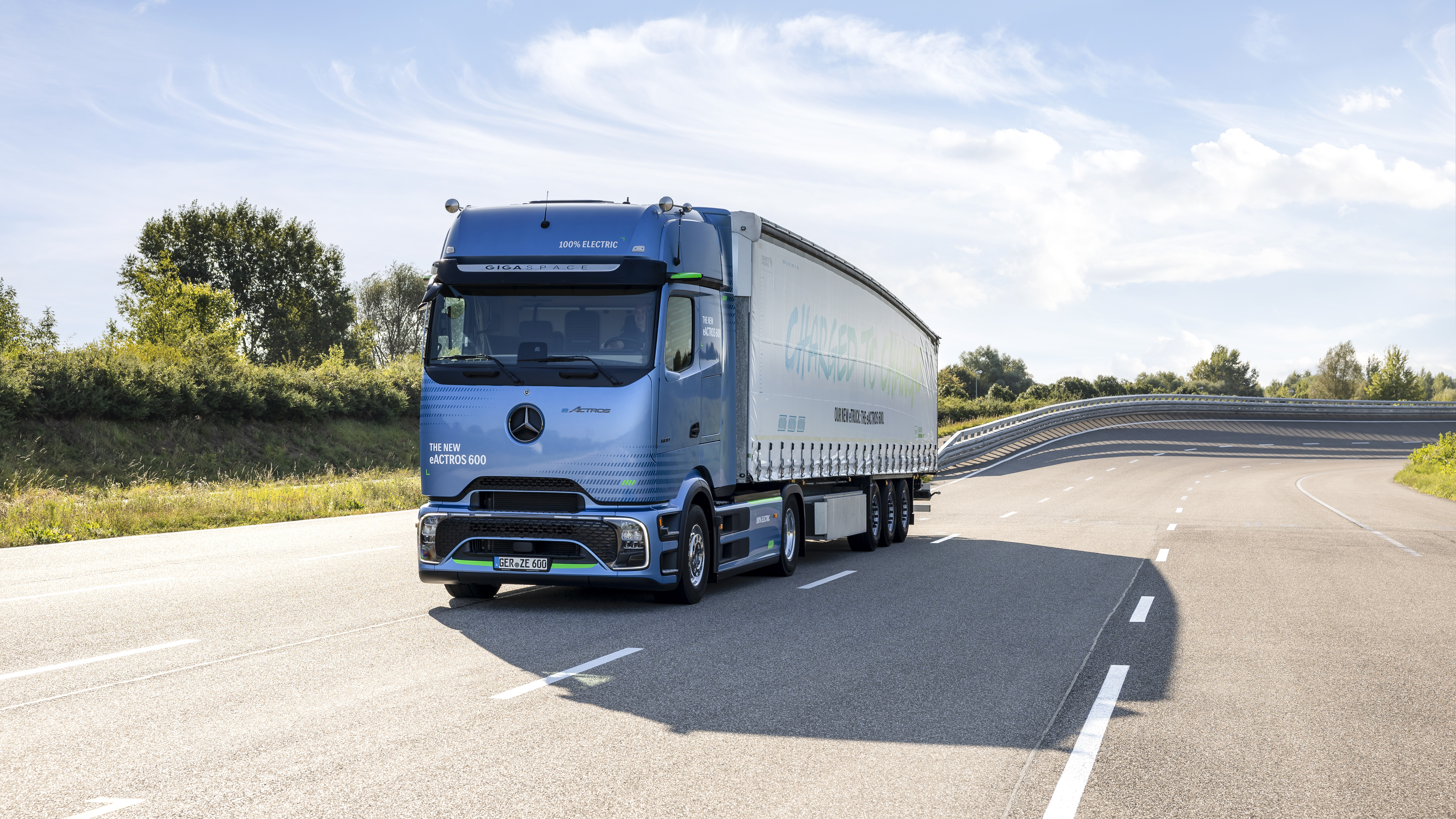Read more about the article Mercedes-Benz Trucks rozszerza ofertę ciężarówek akumulatorowych na bazie eActrosa 600