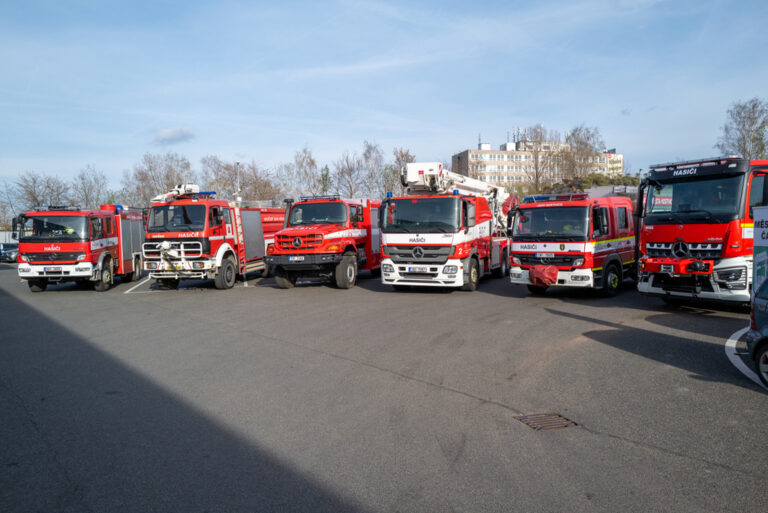 Read more about the article Nowy Mercedes-Benz Arocs z zabudową z polskiej firmy WISS dla straży pożarnej w Pradze