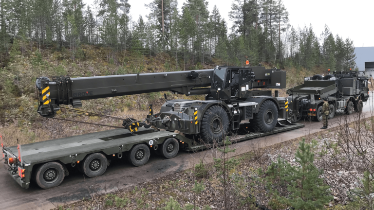 Read more about the article Norwegia przerabia ciężarówki wsparcia logistyczno-inżynieryjnego na ciągniki siodłowo-balastowe do zestawów klasy MET