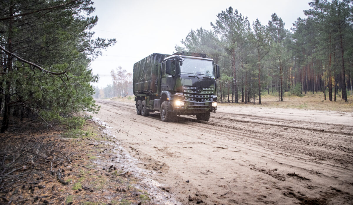 Daimler Truck erhält Großauftrag von Bundeswehr-Mobilitätsdienstleister BwFuhrparkService
Daimler Truck receives major order from Bundeswehr's mobility service provider BwFuhrparkService