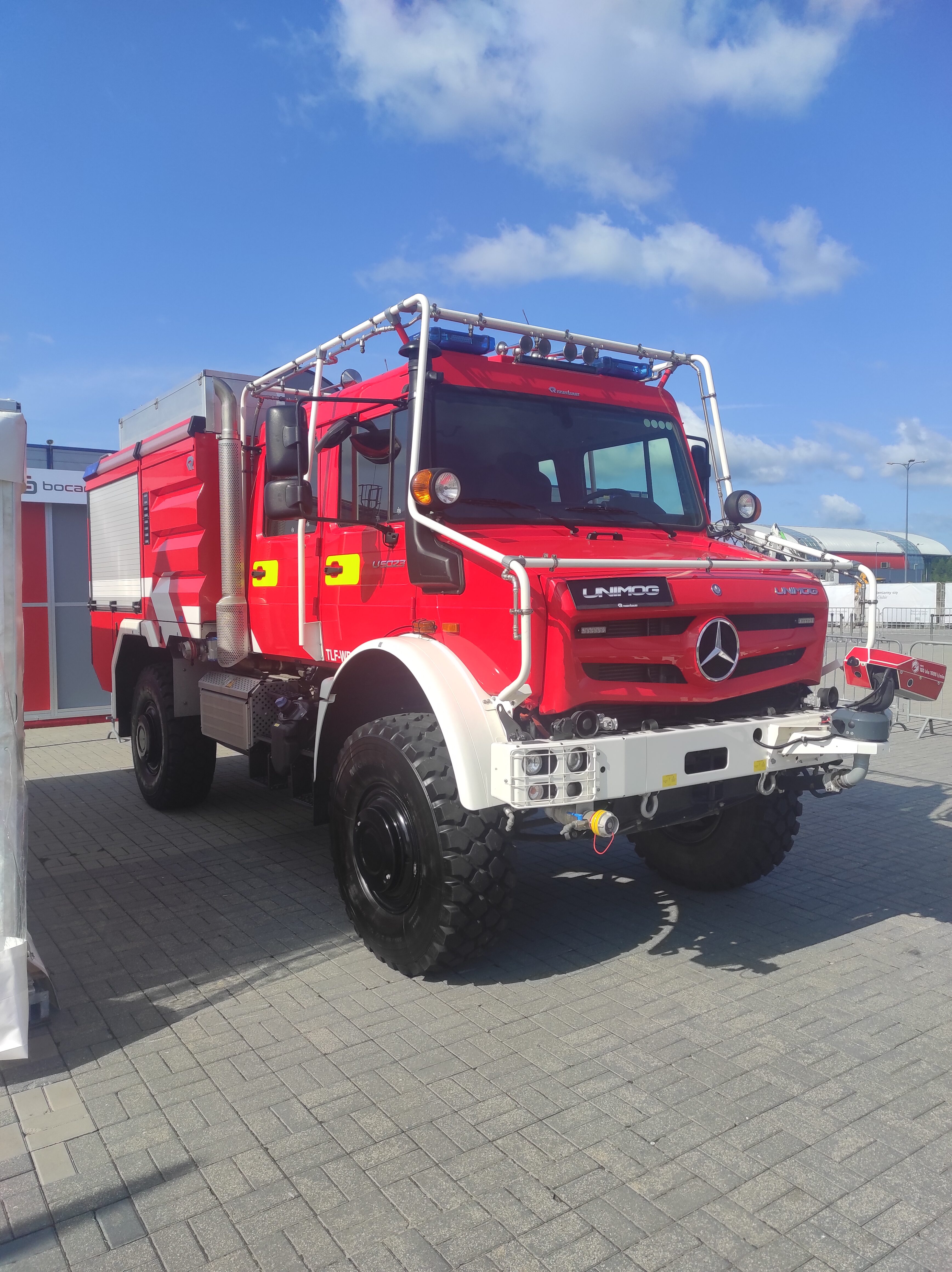 Read more about the article Mercedes Trucks-Benz Polska – Daimler Truck Retail Polska