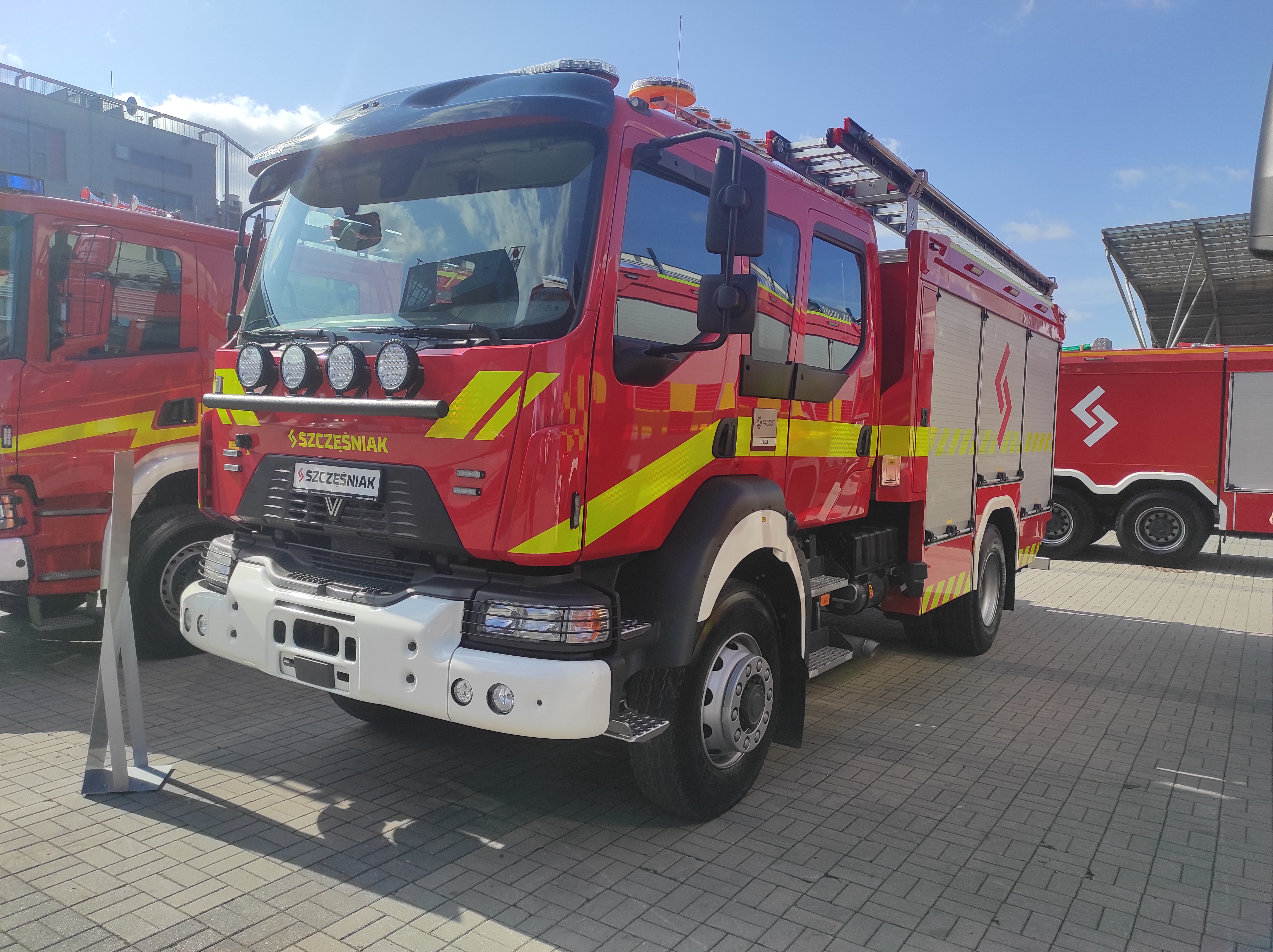 Read more about the article Średni samochód ratowniczo-gaśniczy na podwoziu Renault Trucks (4×4)