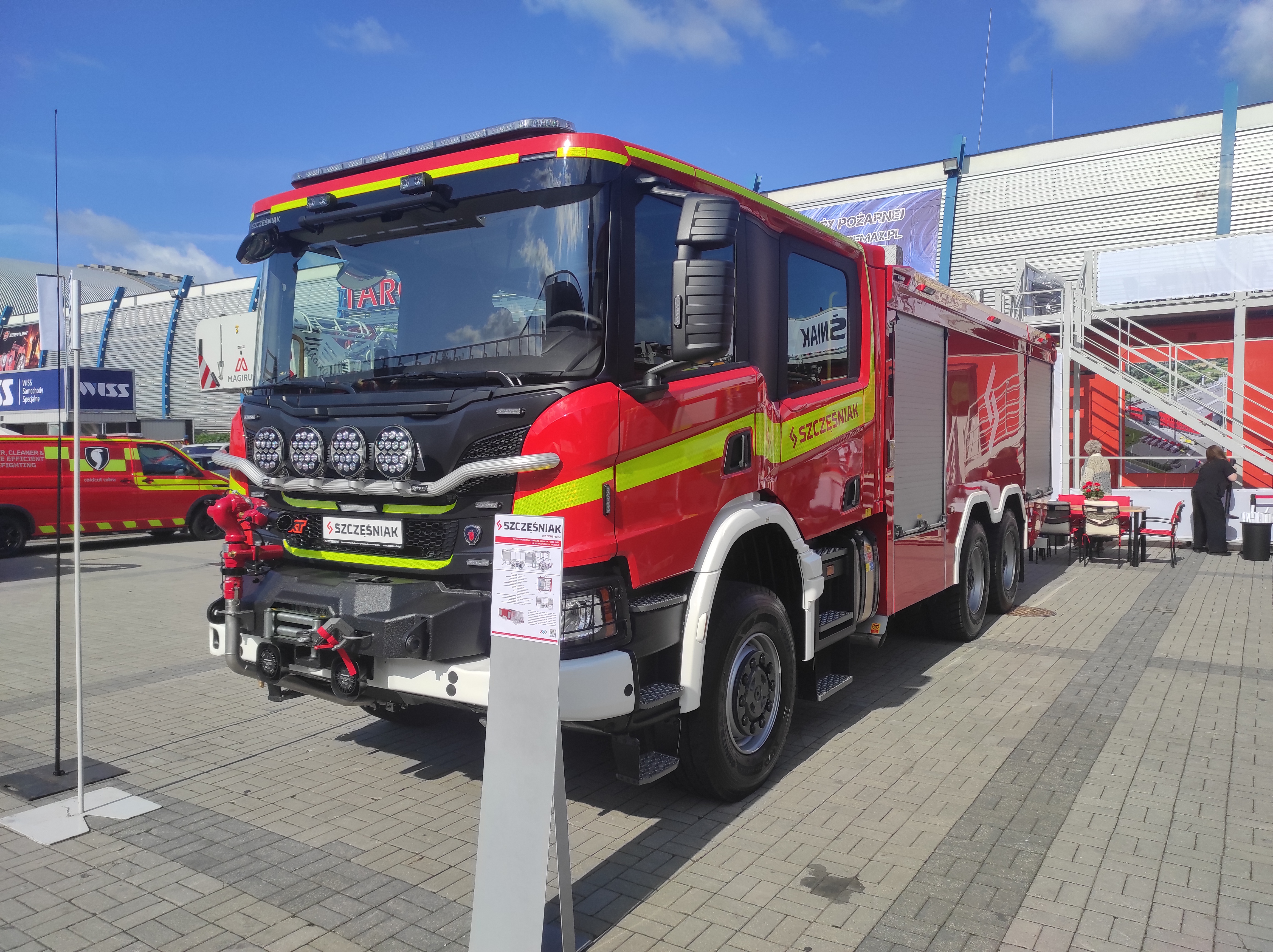 Read more about the article Ciężki samochód ratowniczo-gaśniczy na podwoziu Scania (6×6)
