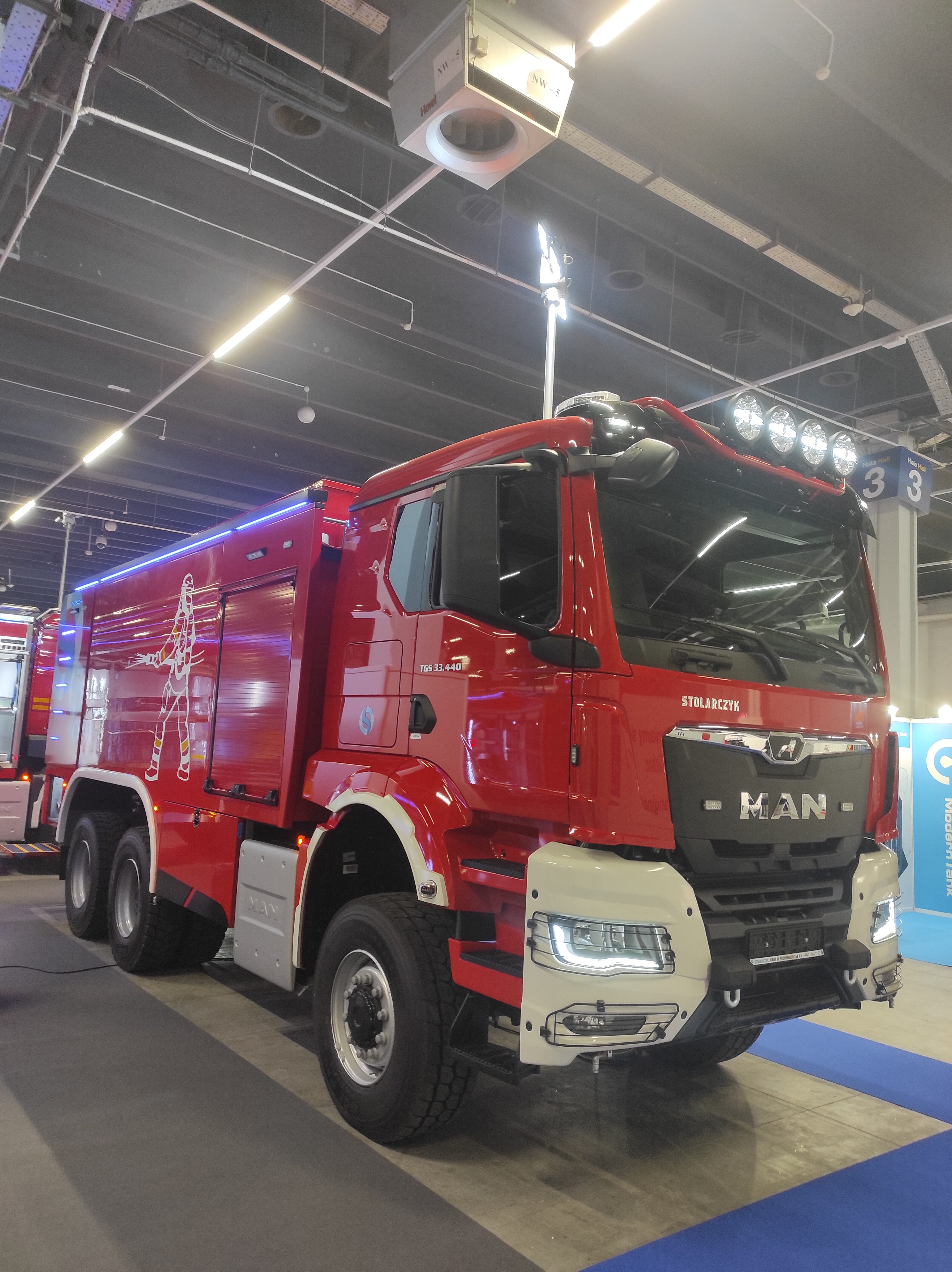 Read more about the article PUH Stolarczyk – ciężki samochód ratowniczo-gaśniczy na podwoziu MAN TGS 33.440 6×6