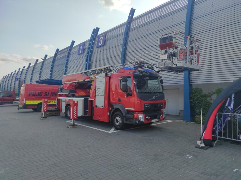 Read more about the article Rosenbauer – Drabina obrotowa mechaniczna z ostatnim przęsłem przegubowym – typ L32A-XS-3,2. Na podwoziu Volvo FL280