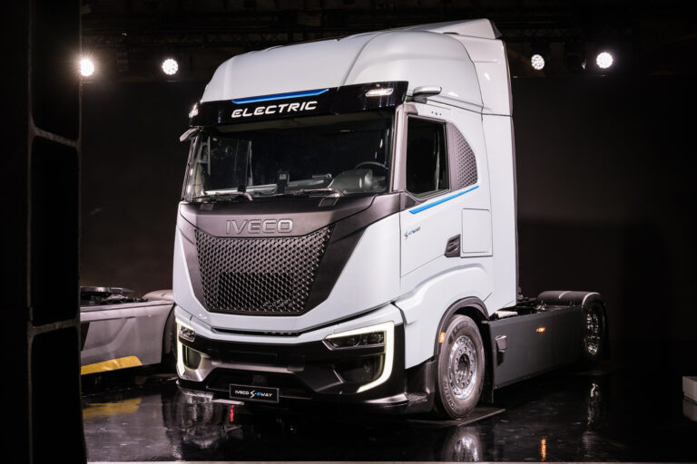 Read more about the article IVECO prezentuje nowego S-eWay Artic, idealny pojazd do e-mobilności w misjach dalekobieżnych i regionalnych