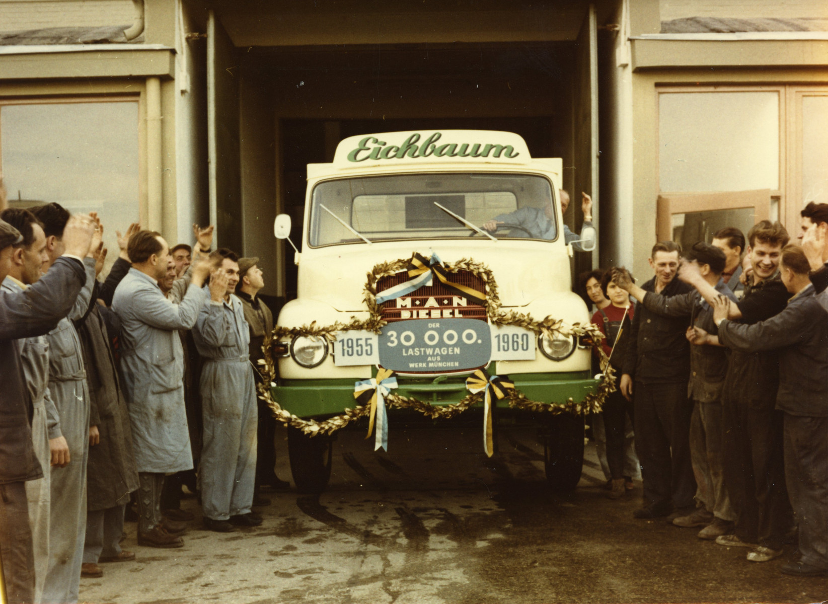 Read more about the article MAN świętuje 70 lat tradycji i nowoczesności w swoim zakładzie w Monachium