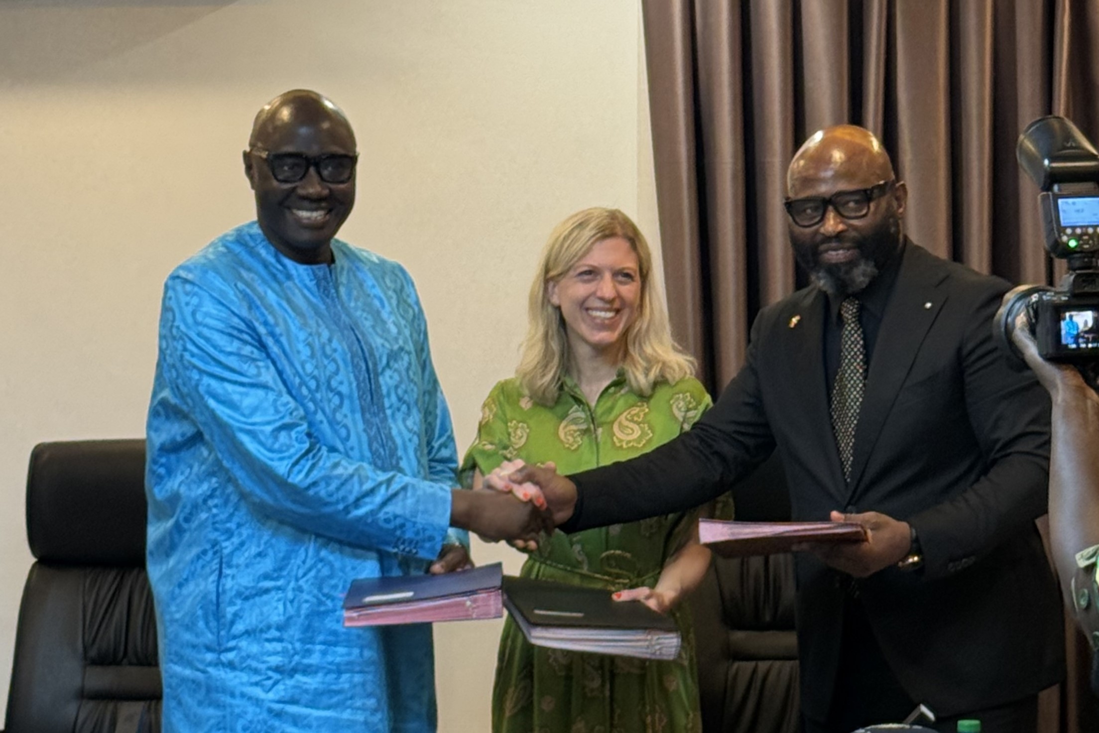 Read more about the article Podpisano list intencyjny: Daimler Truck zostaje partnerem w zakresie montażu pojazdów w Senegalu