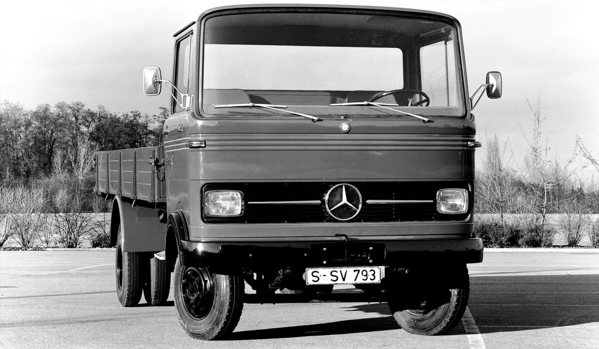 Mercedes-Benz LP 608 Frontlenker-Pritschenwagen, 1965 - 1977.

Mercedes-Benz LP 608 front-wheel-drive platform truck, 1965 - 1977
