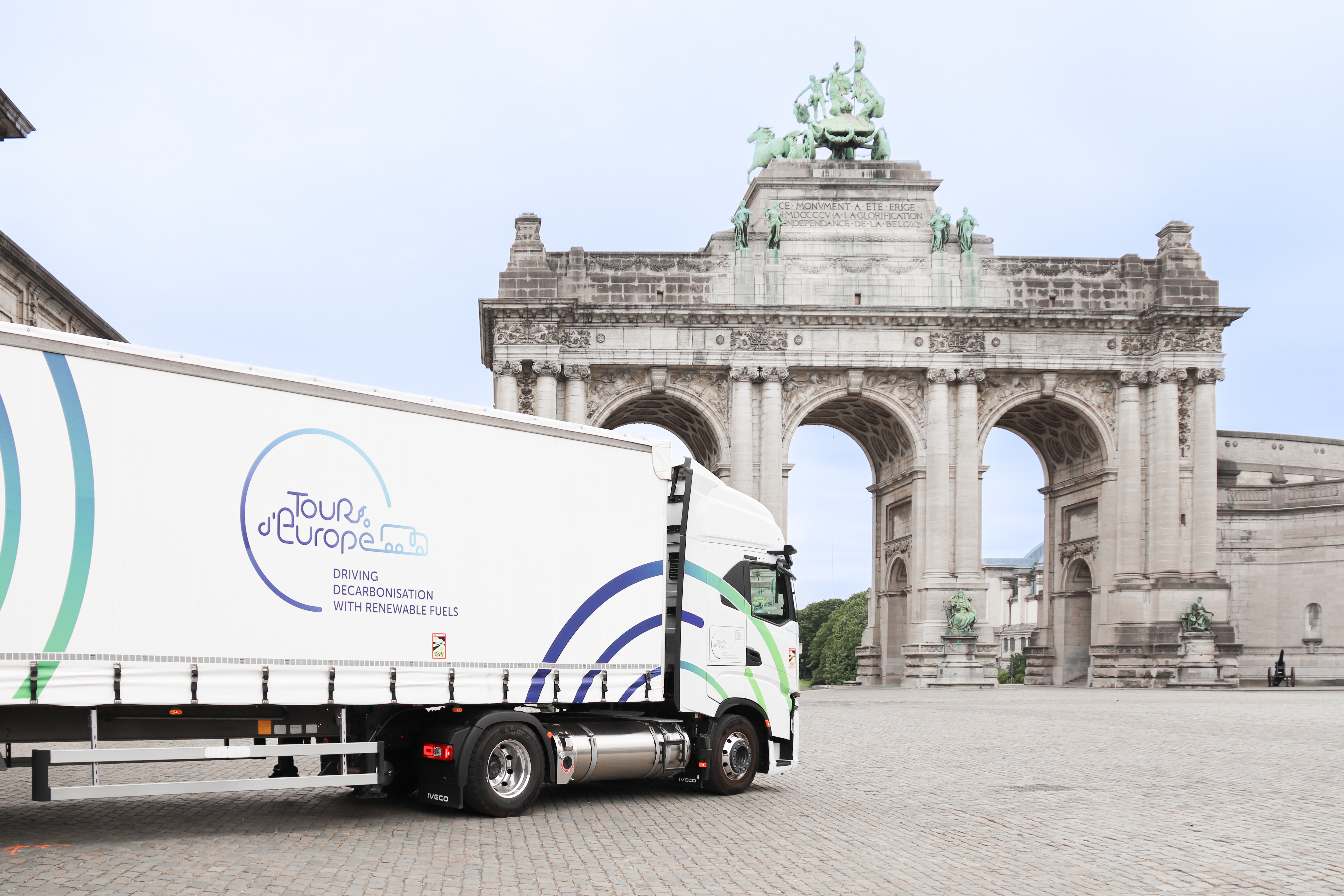 Read more about the article IVECO na Tour d’Europe: ponad 5000 km pokonane ciężarówką zasilaną BioLNG, umacniając ścieżkę do zrównoważonej mobilności