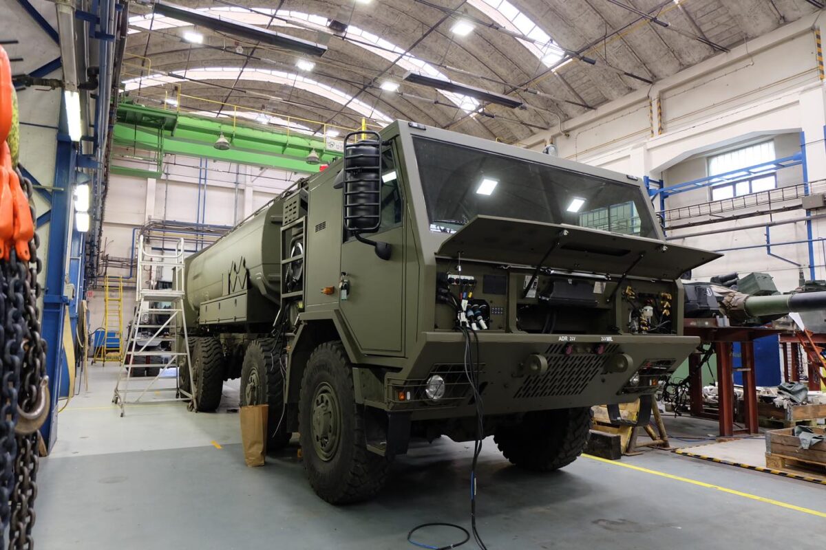 Read more about the article VOP CZ dostarcza czeskiej armii nową generację wielofunkcyjnych cystern samochodowych „CAP Shadow tanker”