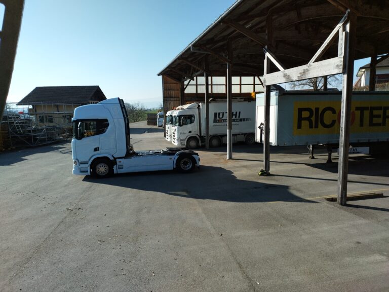 Read more about the article Szwajcarka firma Lüthi Logistik AG w Lobsigen testowała ciągnik siodłowy Scania Battery Electric Vehicle.