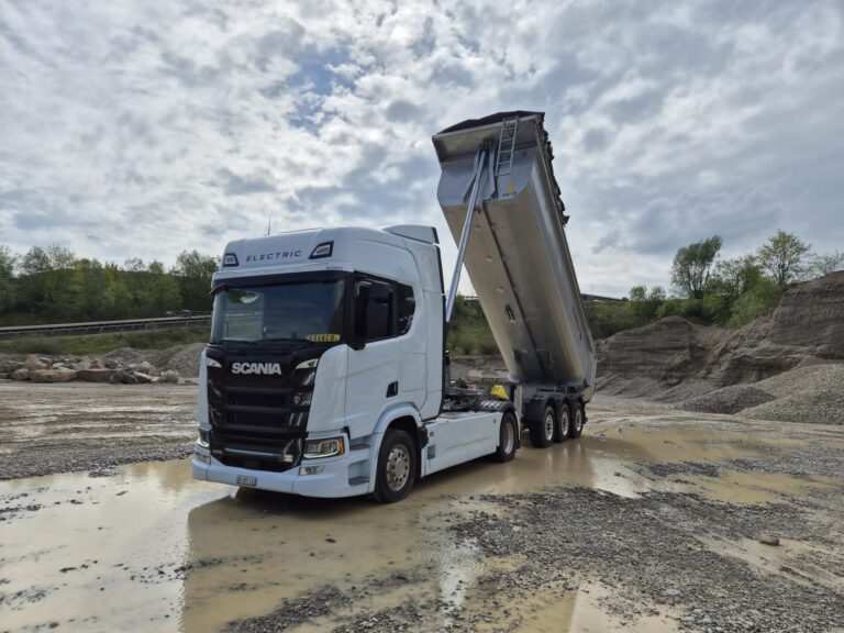 Read more about the article Szwajcarski Toggenburger AG: testowanie i eksploracja granic możliwości w pełni elektrycznego ciągnika siodłowego 4×2 BEV