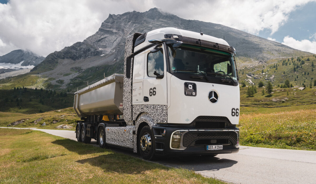 Nächste Generation Brennstoffzellen-Lkw: Entwicklungsfahrzeuge überzeugen auch bei hochsommerlichen Temperaturen in den AlpenNext Generation Fuel Cell Truck: Development Vehicles Demonstrate Performance in High Summer Temperatures in the Alps