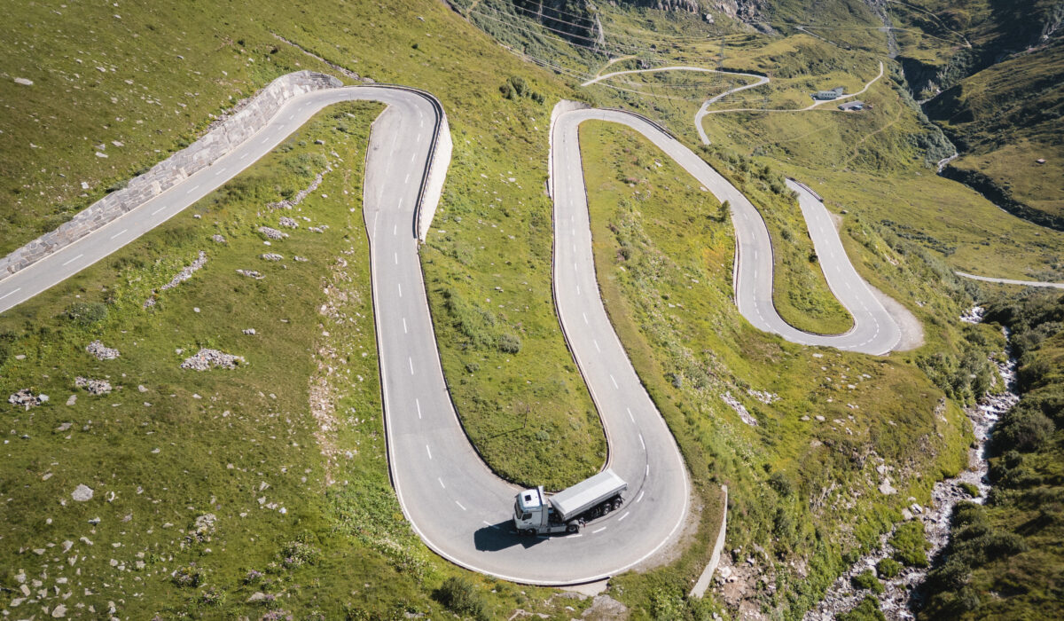 Nächste Generation Brennstoffzellen-Lkw: Entwicklungsfahrzeuge überzeugen auch bei hochsommerlichen Temperaturen in den Alpen
Next Generation Fuel Cell Truck: Development Vehicles Demonstrate Performance in High Summer Temperatures in the Alps