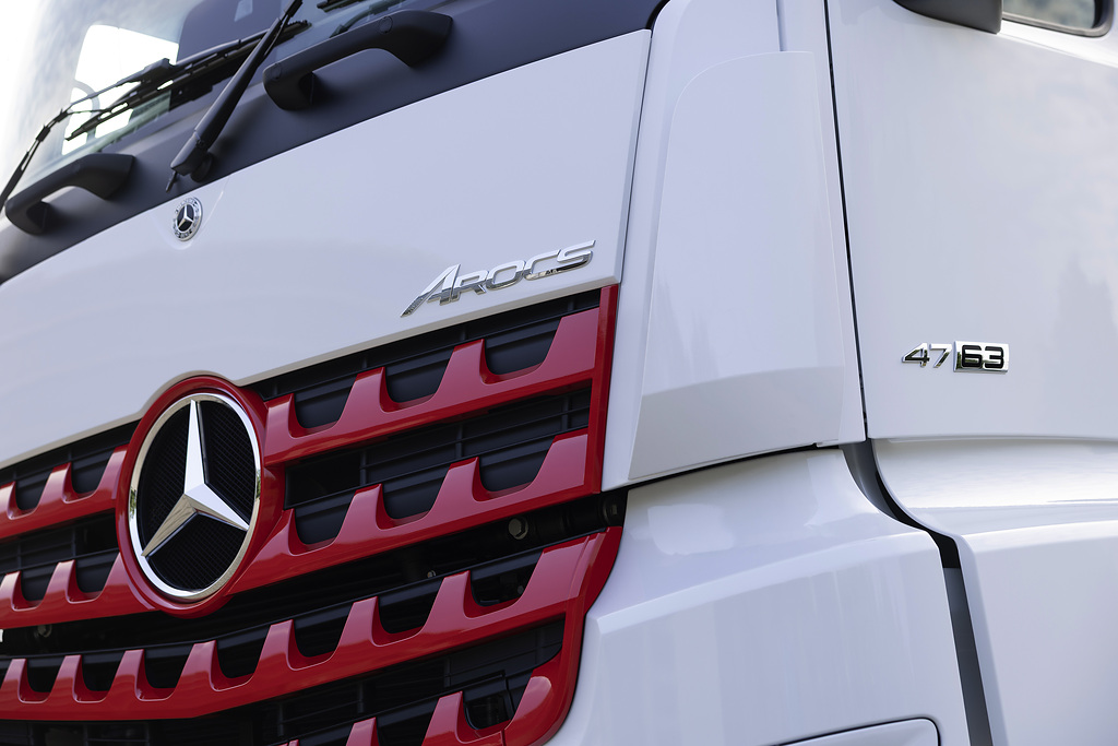 Mercedes-Benz Arocs Schwerlasttransporter 4763 Rechtslenker für den Japanischen Markt
Mercedes-Benz Arocs heavy-duty transporter 4763 right-hand drive for the Japanese market