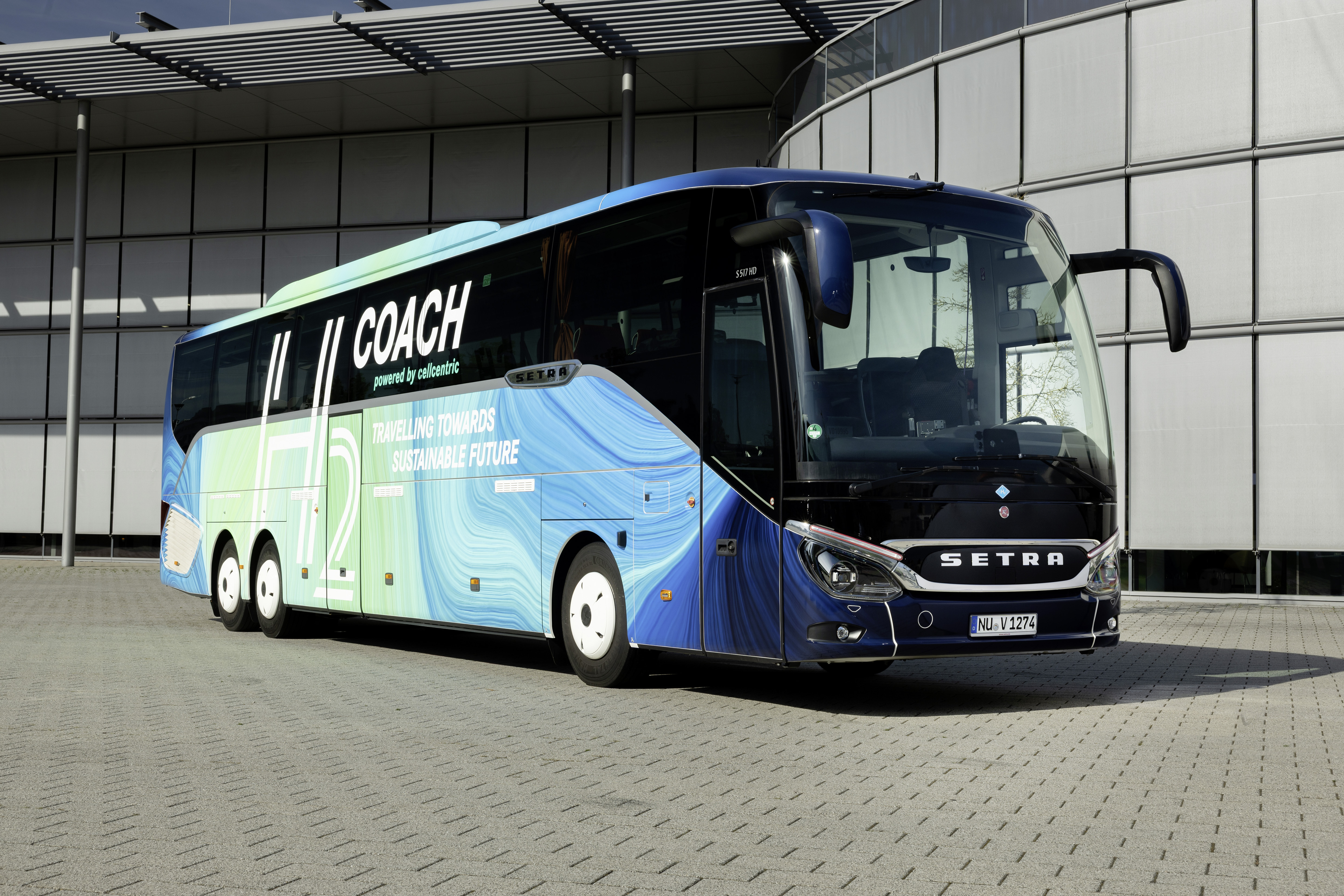 Read more about the article Nośnik technologii „H₂ Coach”: pierwszy autokar turystyczny Setra napędzany ogniwami paliwowymi