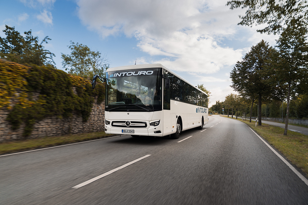 Heiß auf E: erfolgreiche Sommererprobung des neuen Mercedes-Benz eIntouro in Spanien
Energised for E: successful summer testing of the new Mercedes-Benz eIntouro in Spain