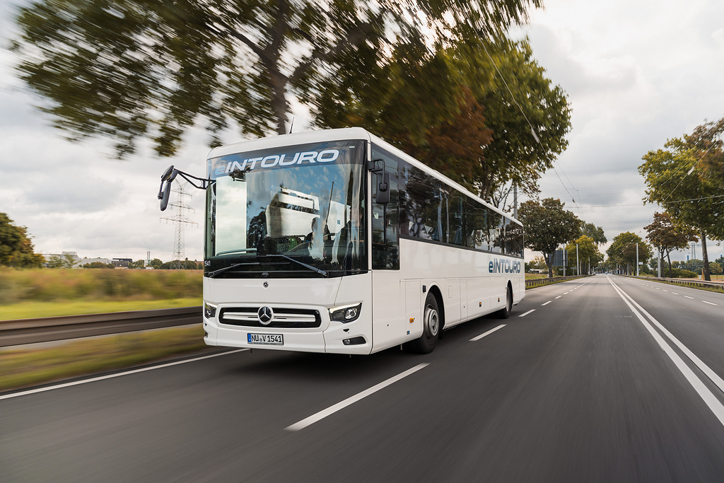 Heiß auf E: erfolgreiche Sommererprobung des neuen Mercedes-Benz eIntouro in Spanien
Energised for E: successful summer testing of the new Mercedes-Benz eIntouro in Spain