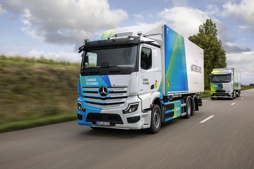 Mercedes-Benz Trucks Fahrveranstaltung für Journalisten rund um den Standort im französischen Molsheim
Mercedes-Benz Trucks Driving Experience for media around the manufacturers facility in Molsheim, France