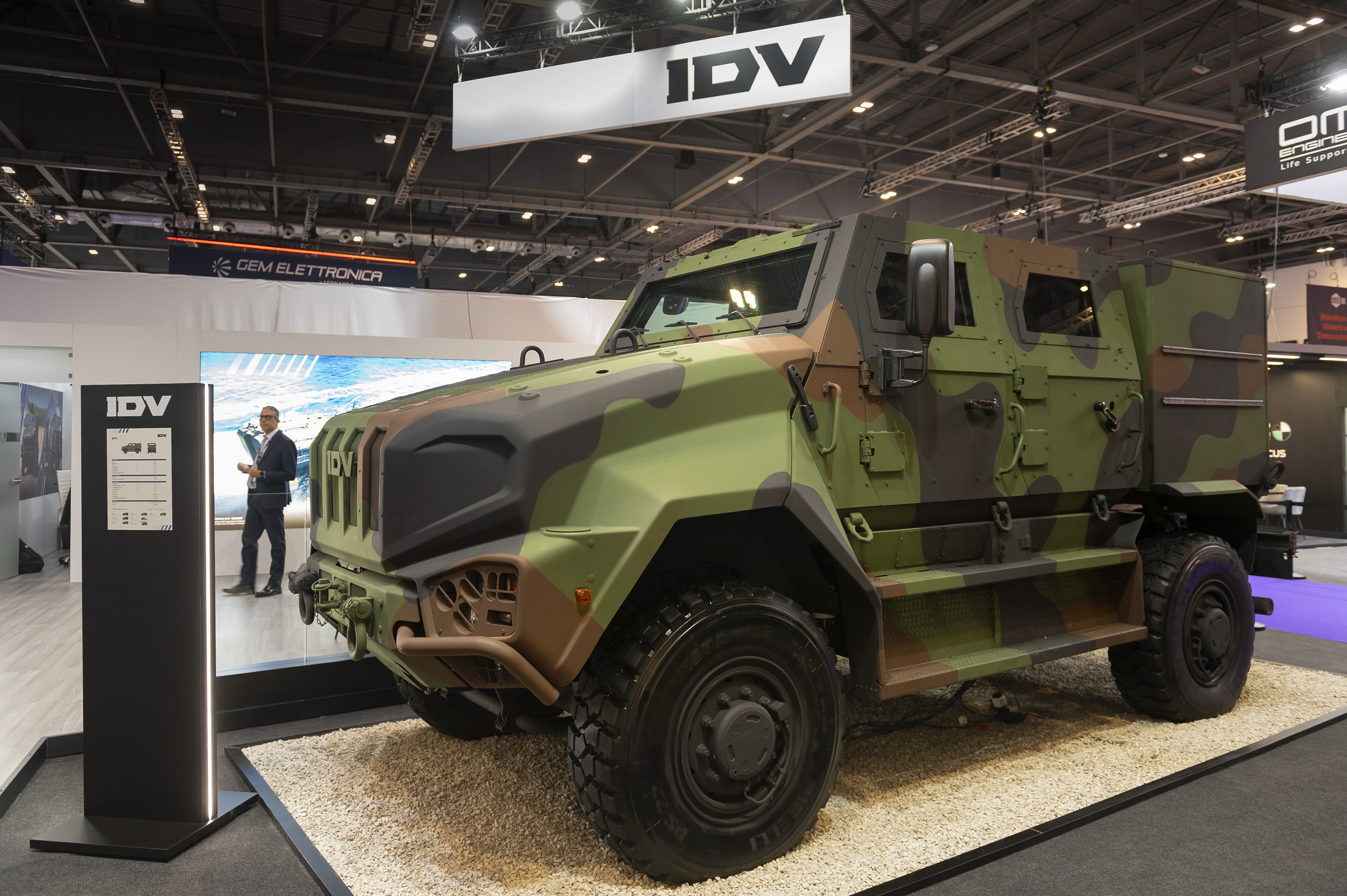 Read more about the article Na targach DSEI UK wojskowy dział IDV prezentuje najnowsze innowacje w pojazdach lądowych i systemach autonomicznych