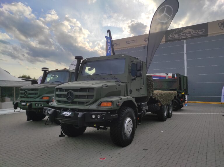 Read more about the article EWT Automotive Polska, jako autoryzowany dealer i serwis Mercedes-Benz Trucks, prezentował na XXXIII MSPO dwa modele z rodziny Zetros.