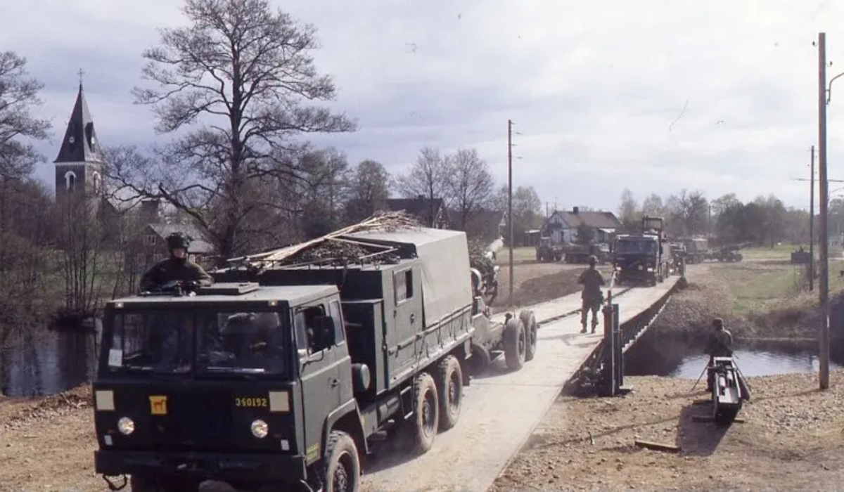 Screenshot 2025-03-03 at 22-13-54 Terrängbil 40 (Tgb 40) Scania med 15 5cm haubits F. På krigsbro 5 (KB 5). A 3. Dvs. andra fordon -Miliseum _ DigitaltMuseum