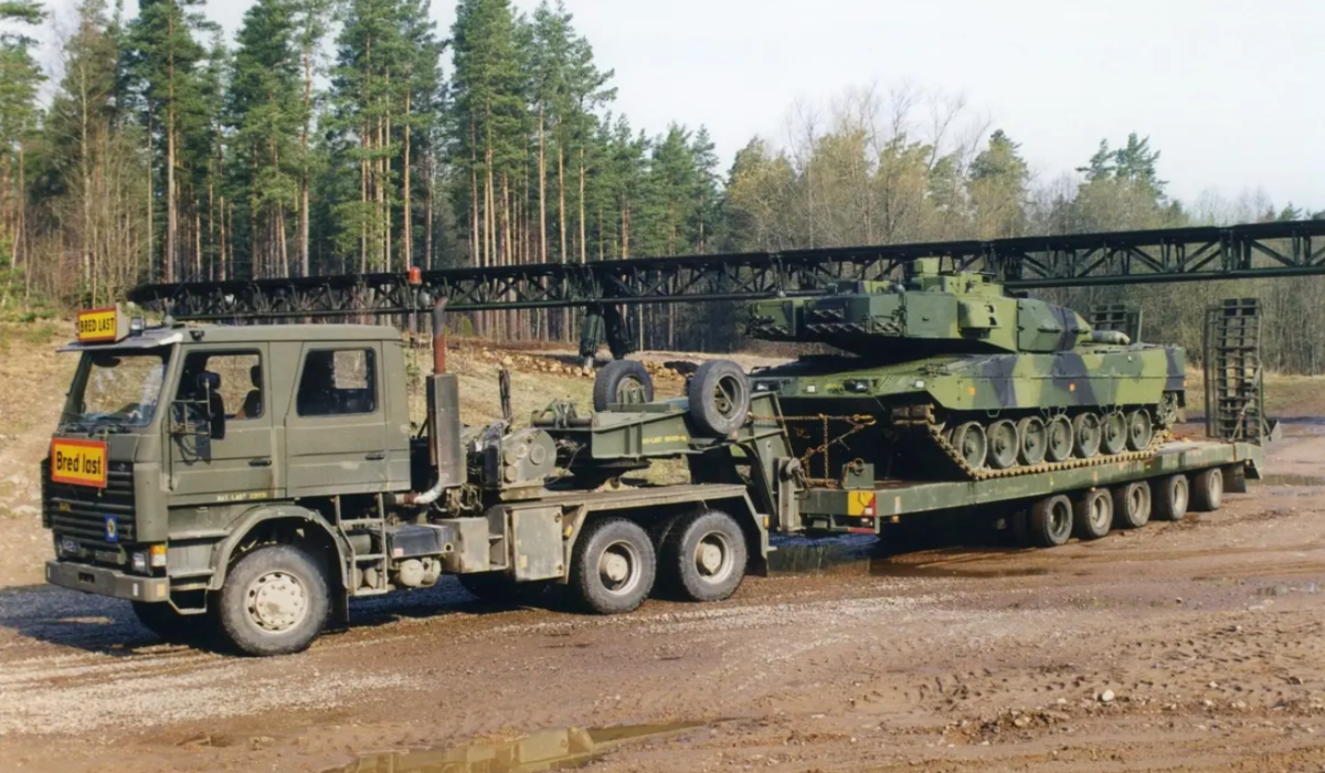Screenshot 2025-03-04 at 00-09-03 Scania 142H dragbilsläp. Strv 122 Leopard (Stridsvagn 122). -Miliseum _ DigitaltMuseum