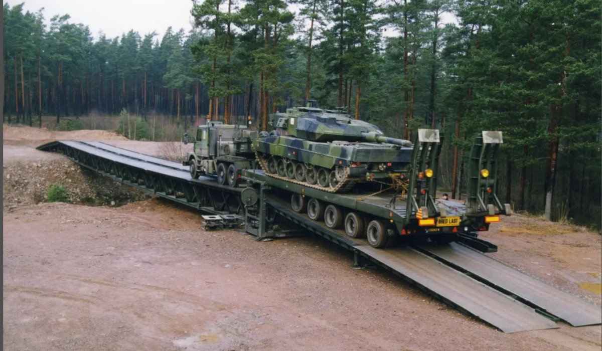 Screenshot 2025-03-04 at 00-09-39 Krigsbro 5 (KB 5). Scania T143 med Stridsvagn 122 Leopard . -Miliseum _ DigitaltMuseum