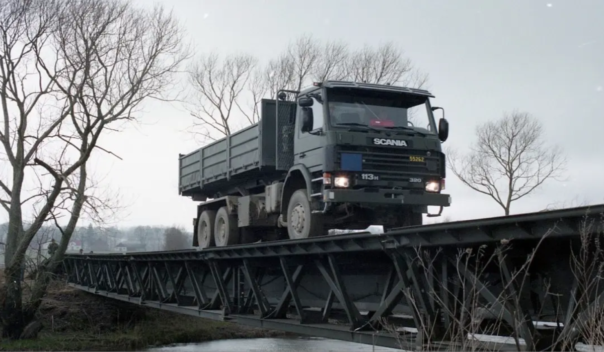 Screenshot 2025-03-04 at 00-10-52 Krigsbro 5 (KB 5). Lastbil Scania 113H. -Miliseum _ DigitaltMuseum