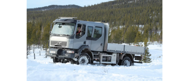 Read more about the article Zmodernizowane Volvo FL 4×4 – mocniejsze niż kiedykolwiek, do wymagających zastosowań