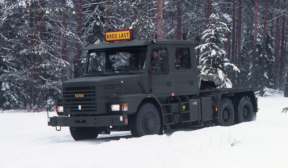 scania-t112-6x4-heavy-haulage-with-crewcab-84100-001_16-9