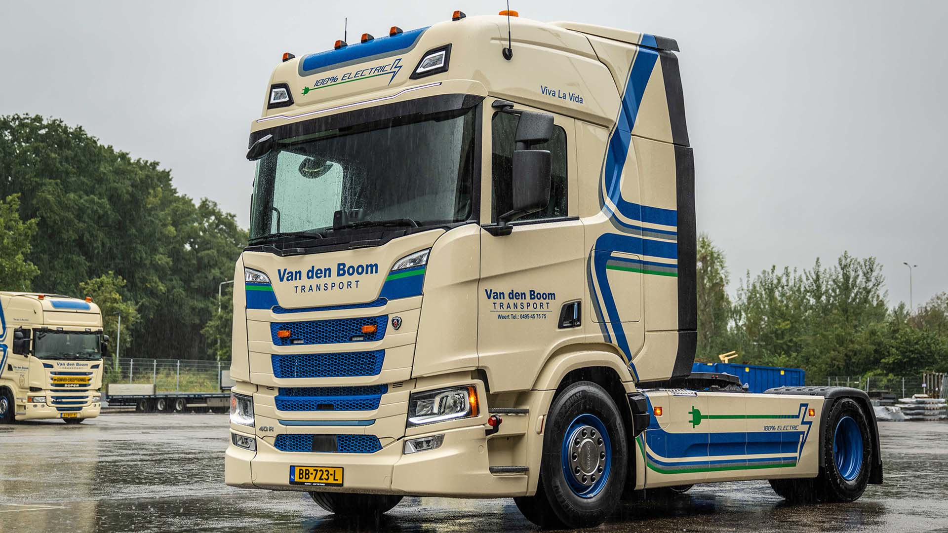 Read more about the article Van den Boom Transport inwestuje w pierwszy w pełni elektryczny ciągnik siodłowy Scania R400E BEV